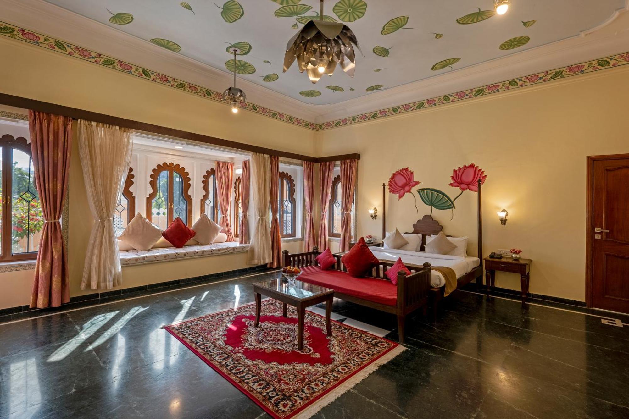 Sterling Jaisinghgarh Udaipur Hotel Exterior photo