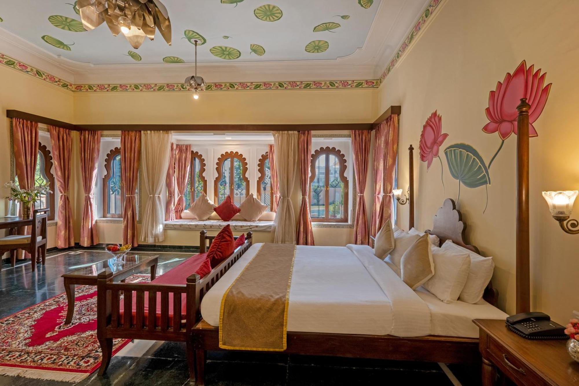 Sterling Jaisinghgarh Udaipur Hotel Exterior photo